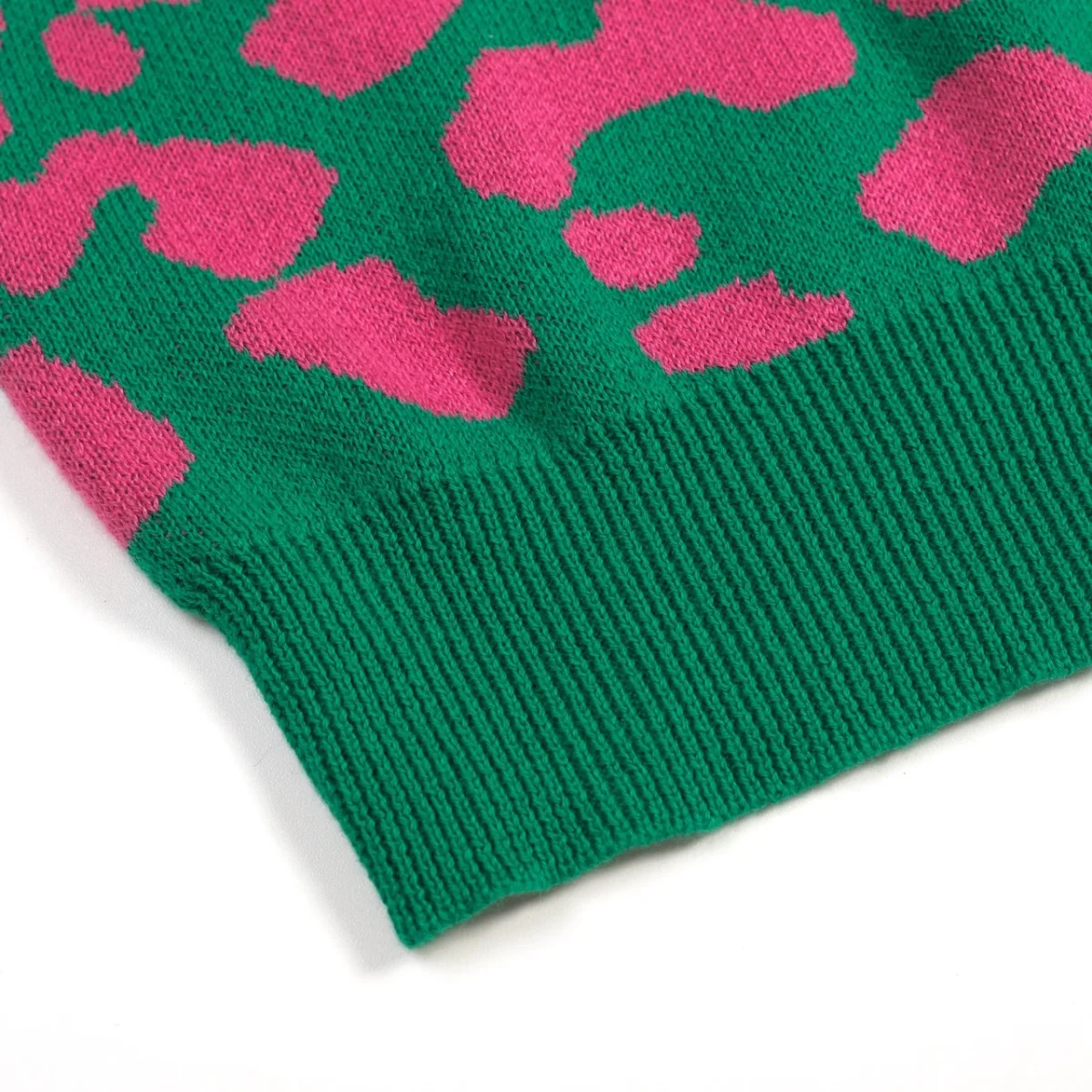 Women's Green Retro Colorblock Leopard Tie Jacquard Knit T-Shirt - Image 9