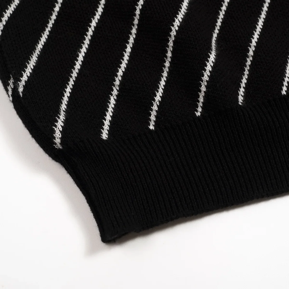 Men's Black Retro Old Money Diagonal Stripe Jacquard Polo Knit T-Shirt - Image 9